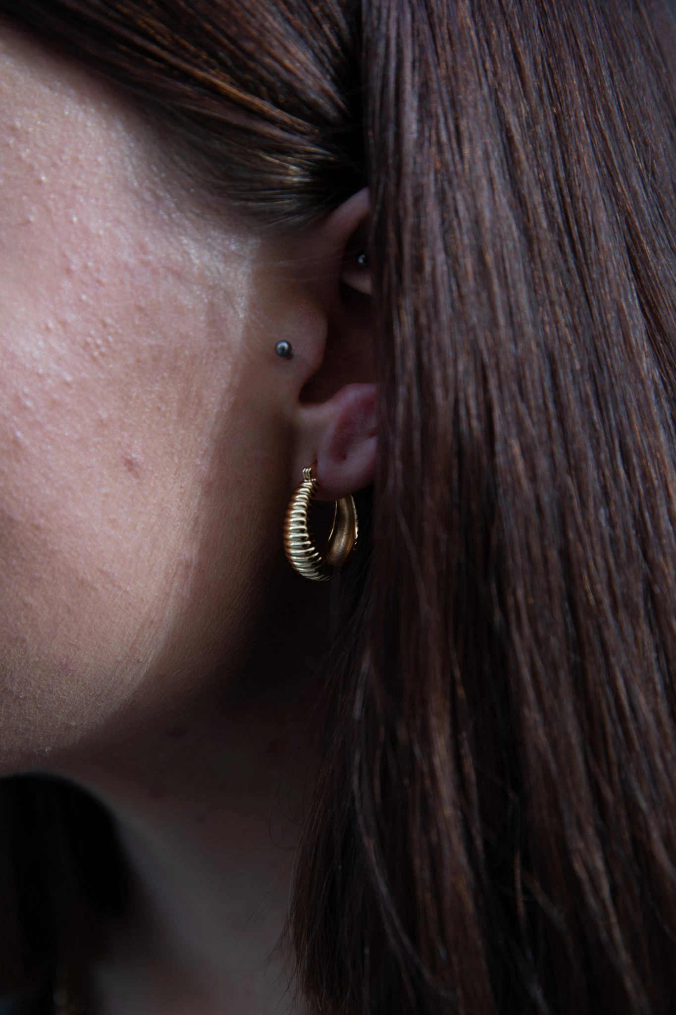 Avenue Structure Hoops 14K Gold Plated – Bild 2