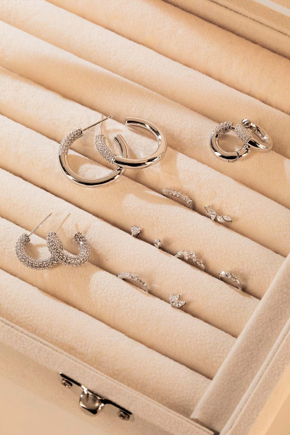 Éclat Pavé Hoops Silver – Bild 3