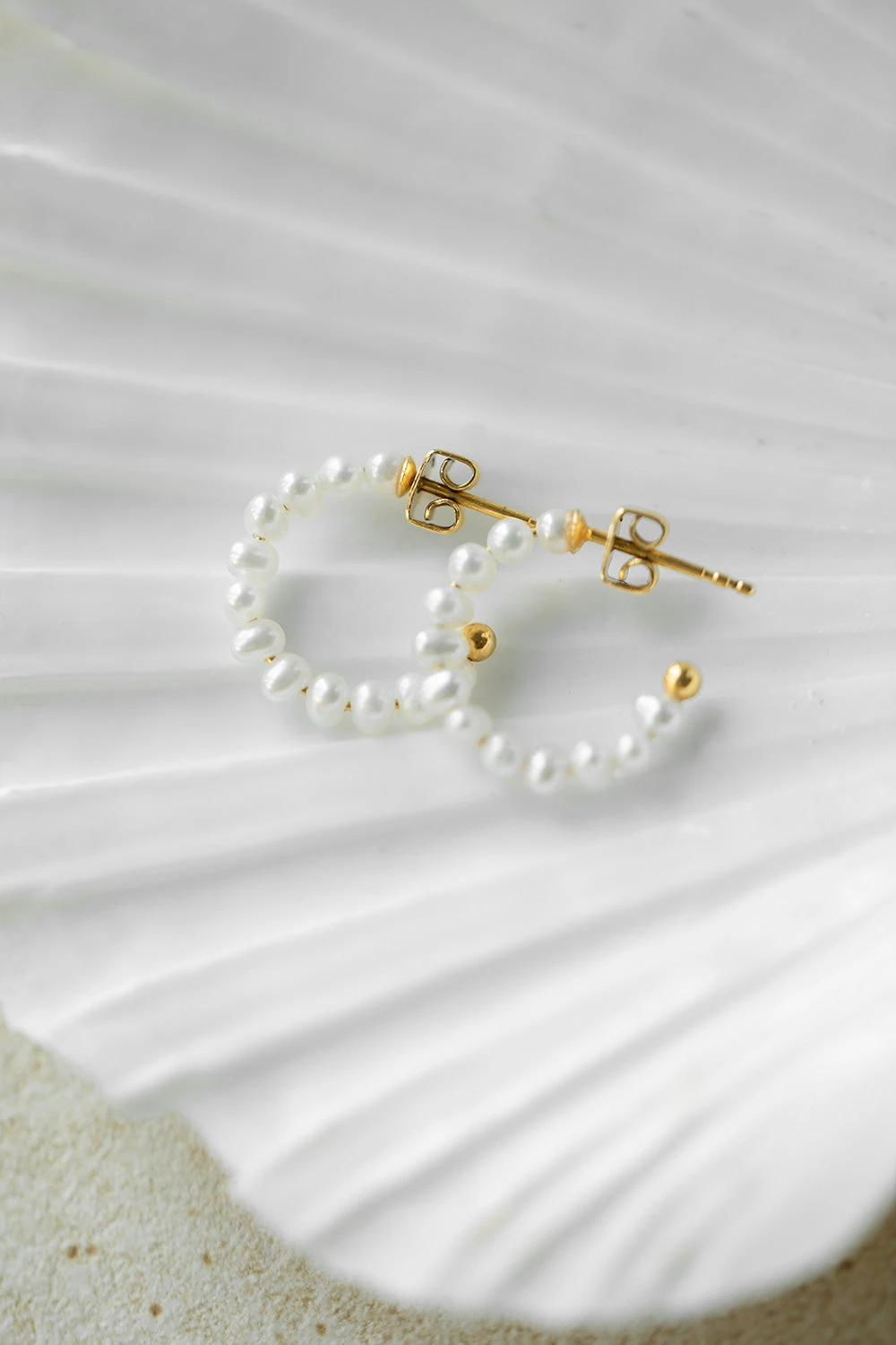 Mini Pearl Hoops 14K Gold Plated – Bild 4